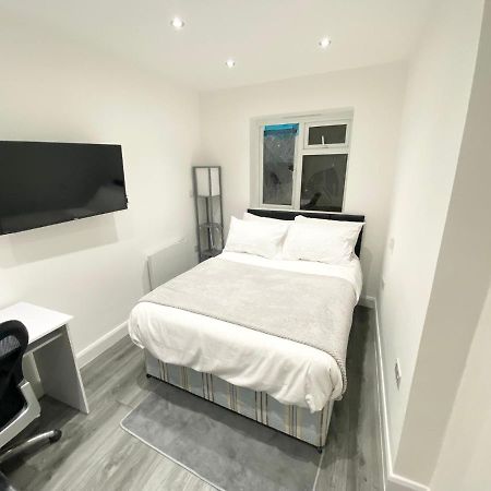 London Studio Чингфорд Экстерьер фото
