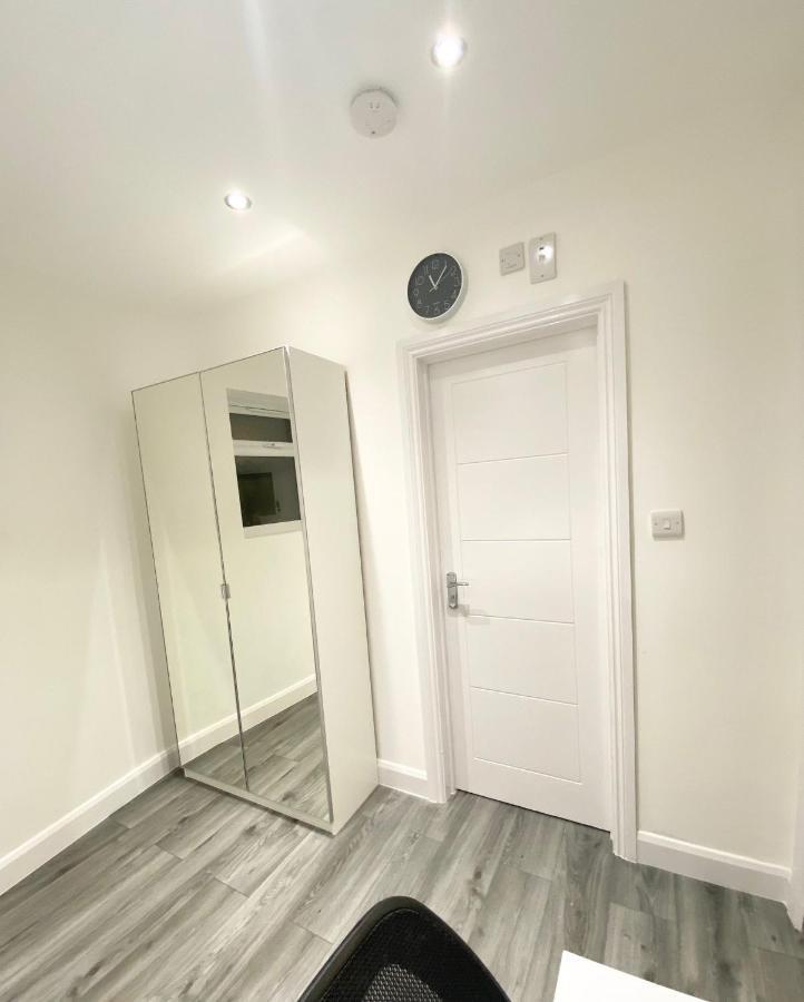 London Studio Чингфорд Экстерьер фото