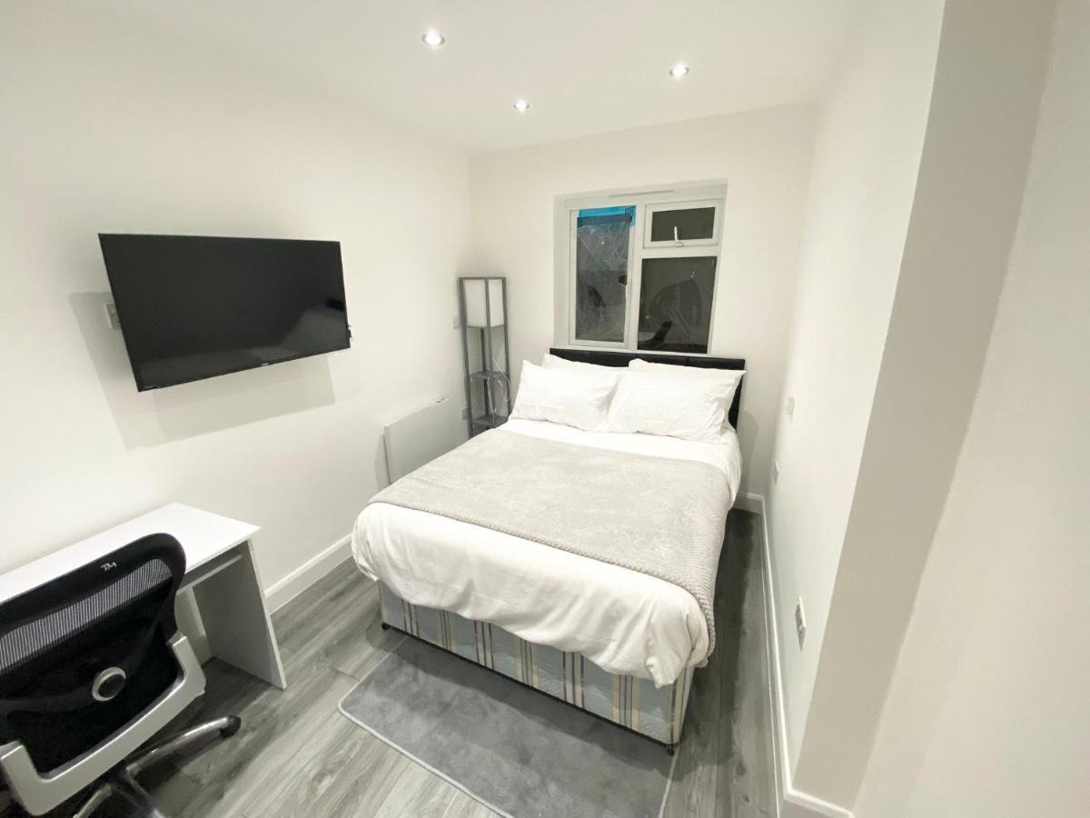 London Studio Чингфорд Экстерьер фото