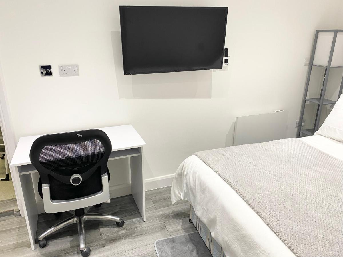 London Studio Чингфорд Экстерьер фото