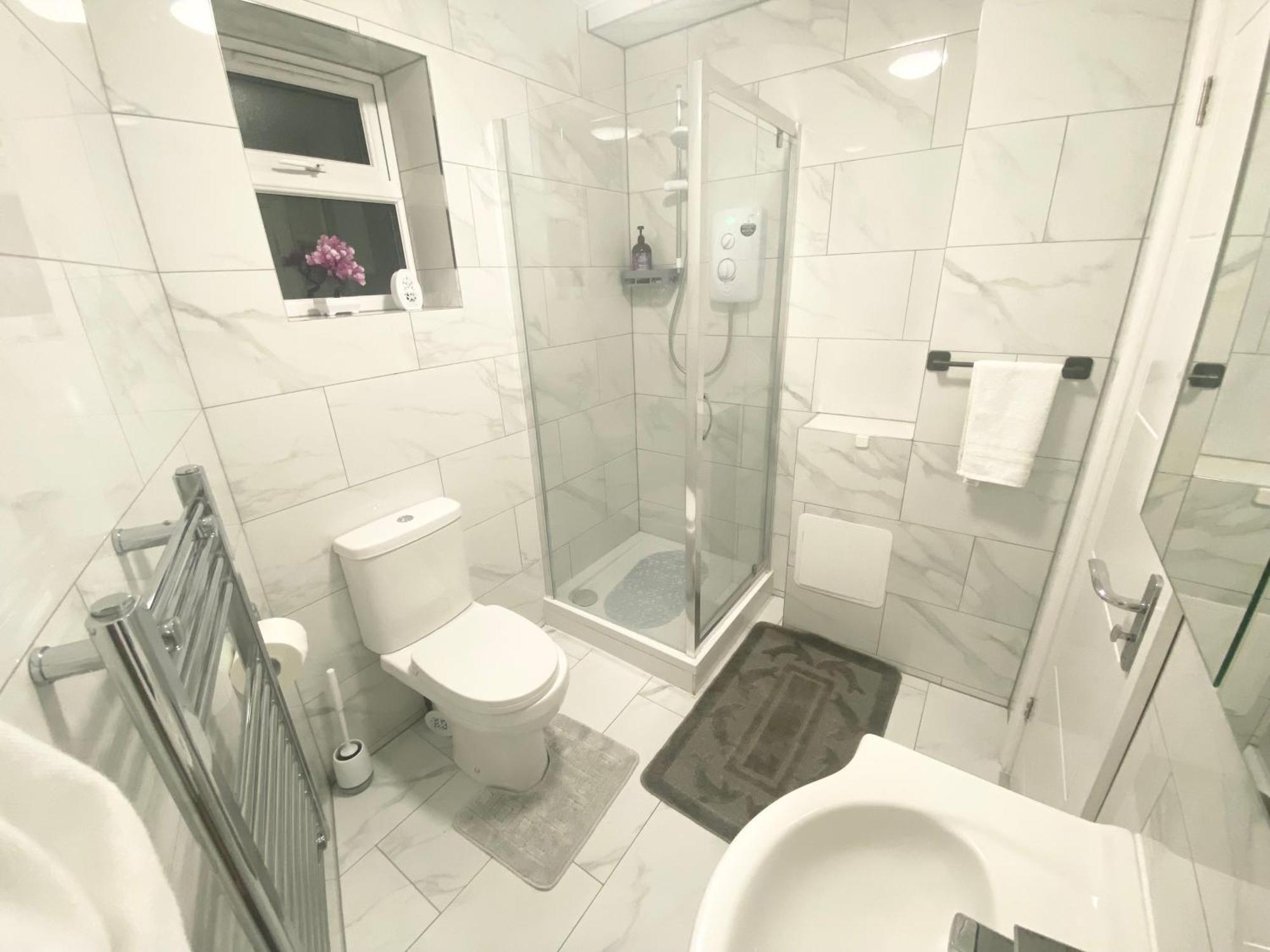 London Studio Чингфорд Экстерьер фото