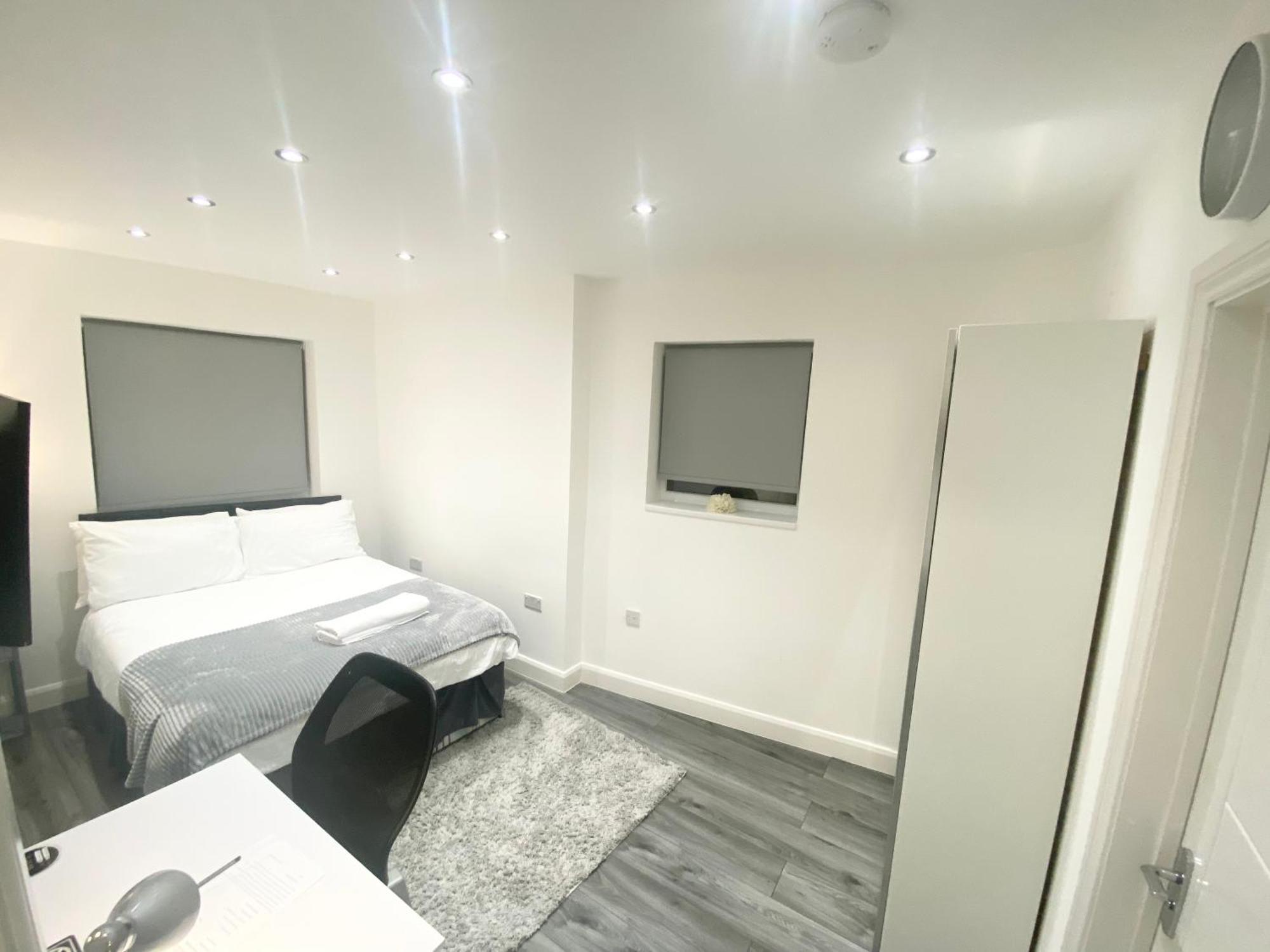 London Studio Чингфорд Экстерьер фото