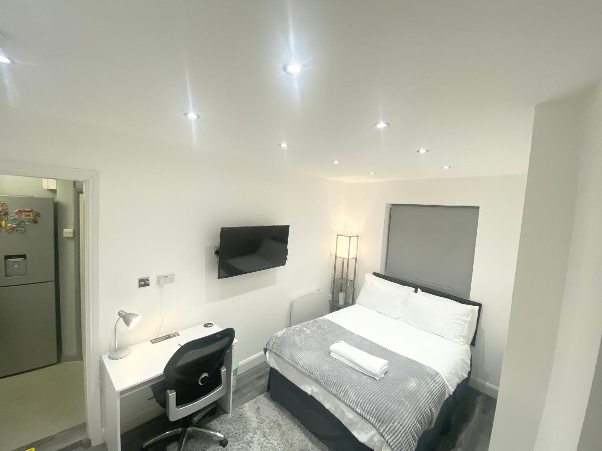 London Studio Чингфорд Экстерьер фото
